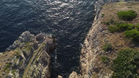 Flying-on-the-mediterranean-coast-in-Massa-Lubrense,-Sorrento-coast,-Italy