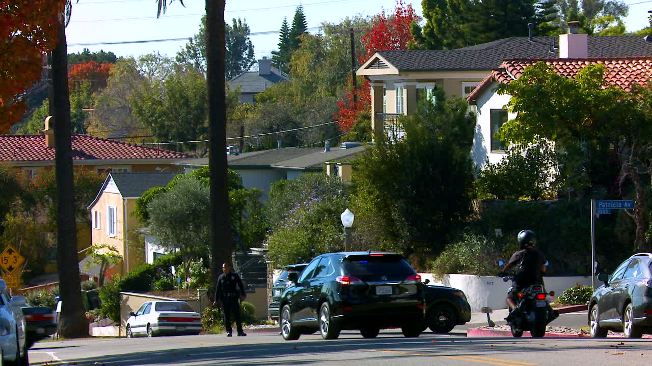 경찰은 도시 지역에서 트래픽을 리디렉션