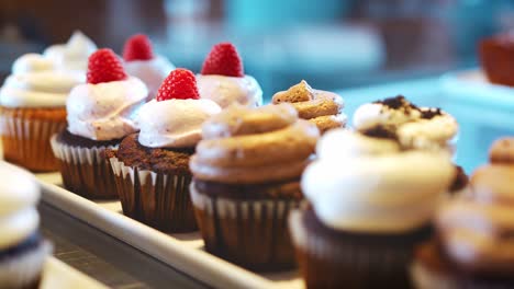 Exhibición-De-Pastelitos-Sin-Cereales-En-La-Cafetería.