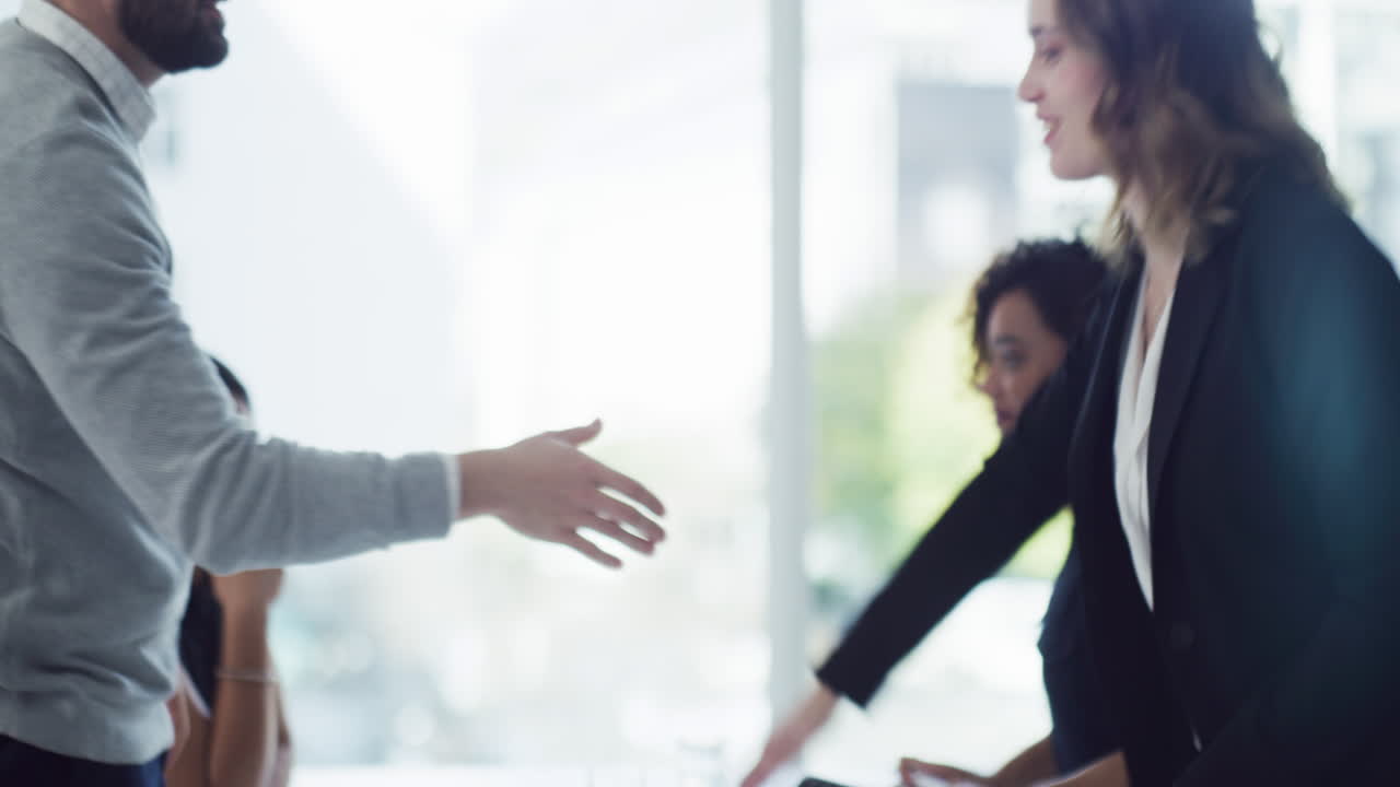 거래가 서명되고 봉인되었습니다.