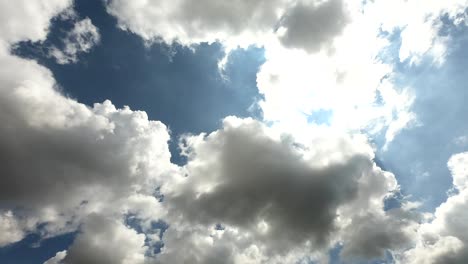 cielo nublado, bucle de nubes tormentosas. lapso de tiempo