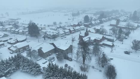 Kleine-Ländliche-Stadt-In-Den-USA-Während-Eines-Blizzards-Mit-Whiteout-Zustand