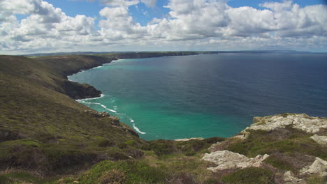 Impresionante-Vista-De-Las-Aguas-Azules-De-Cornualles,-Inglaterra-Desde-St