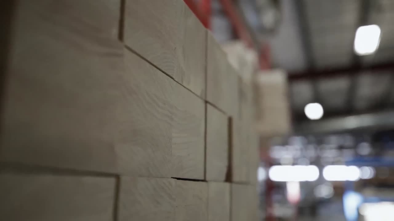 tablas de madera en el taller de madera