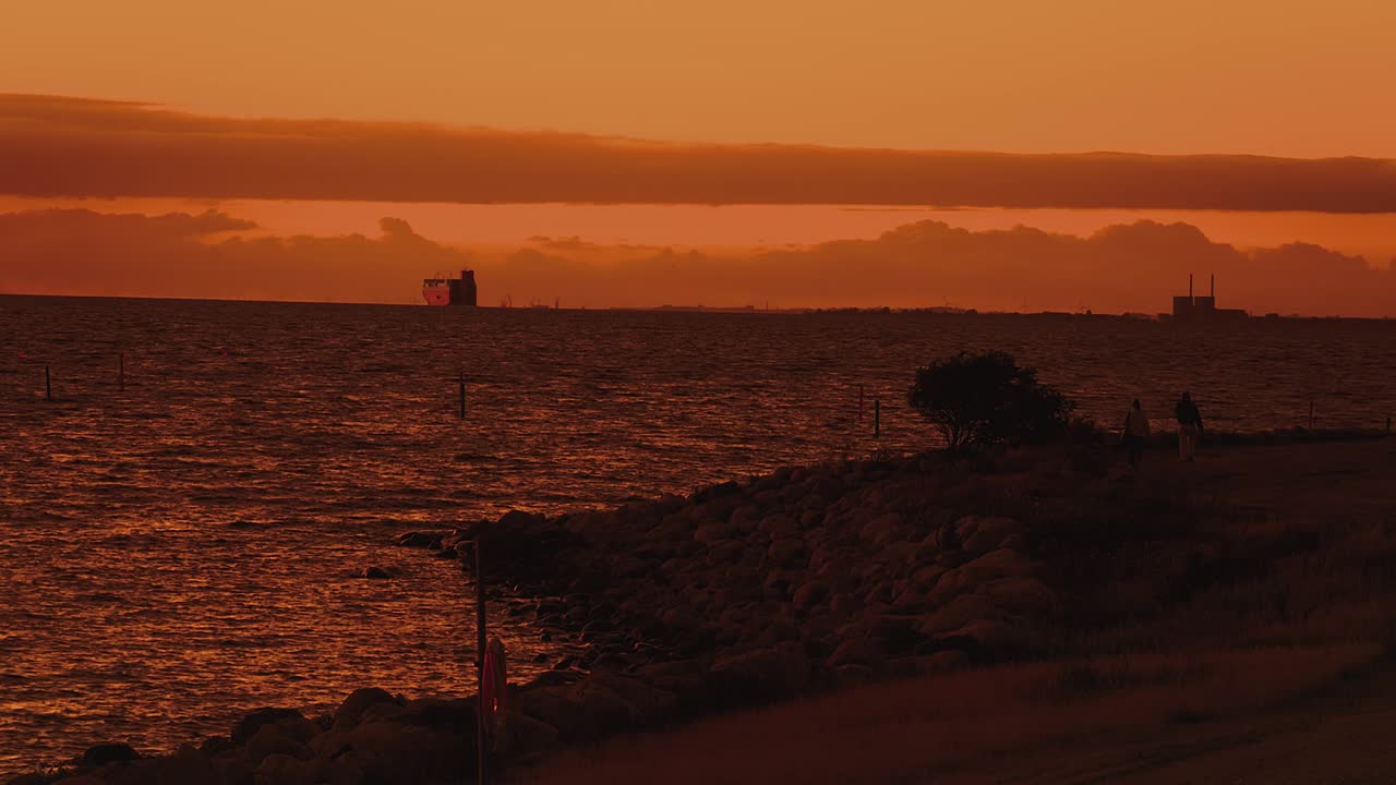 덴마크 일출의 oresunds 다리