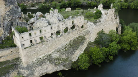 Kloster-Unserer-Lieben-Frau-Von-Den-Engeln-De-La-Hoz-Im-Naturpark-Hoces-Del-Rio-Duraton-In-Sebulcor,-Segovia,-Spanien