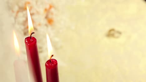 anillos de boda con velas y flores 2