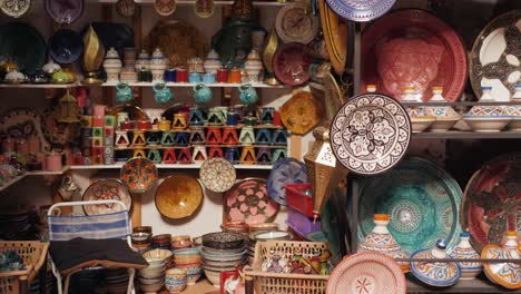 exhibición de la tienda de cerámica marroquí