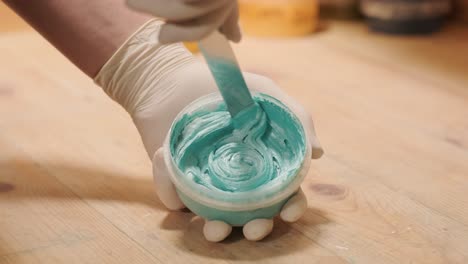 a worker mixes the material for puttying the walls