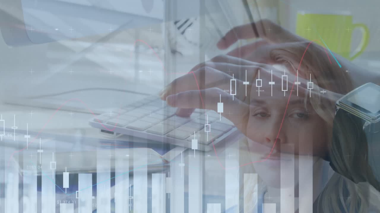 animación del procesamiento de datos financieros sobre una mujer de negocios caucásica