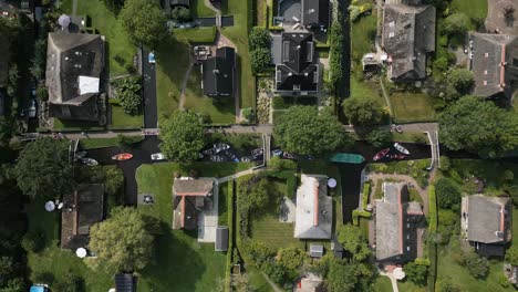 vista aérea de una ciudad holandesa del canal