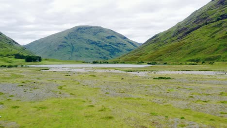 Aerial-Drone-Shot-of-Loch-Achtriochtan-in-Glen-Coe,-Scotland-03