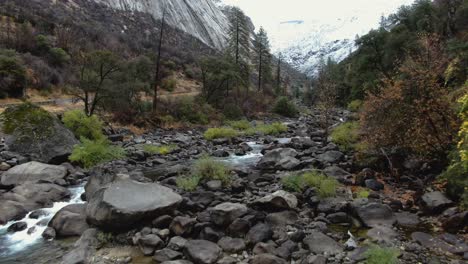 Drone-shot-of-Snowy-Mountains-near-Yosemite