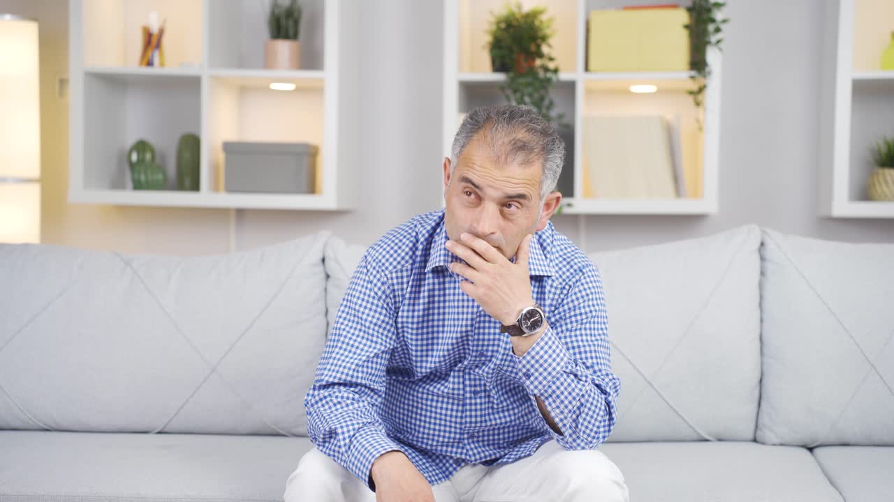 el hombre atribulado es considerado, no es rico.