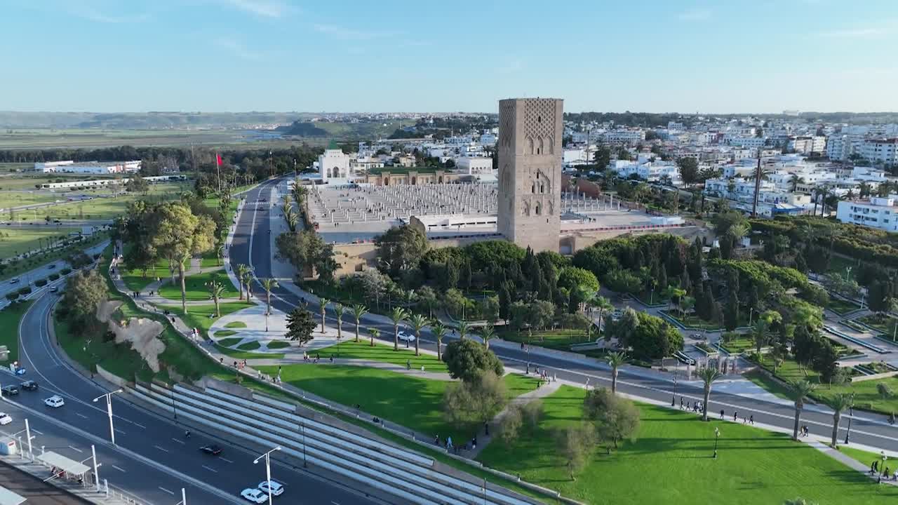 Rabat, Marocco, Hassan, Torre, Monumento, Storico, Architettura, Islam, Moschea, Minareto, Skyline, Urbano, Paesaggio urbano, Traffico, Strada, Trasporti, Capitale, Turismo, Viaggio, Cultura, Patrimonio, Africa, Panorama