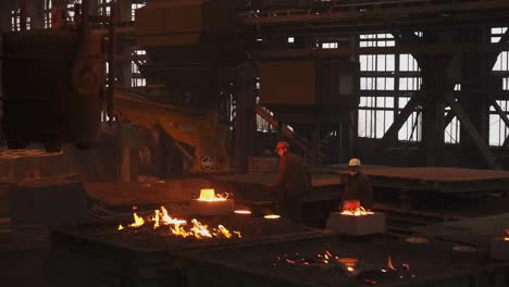 proceso de fundición de metales en una fundición
