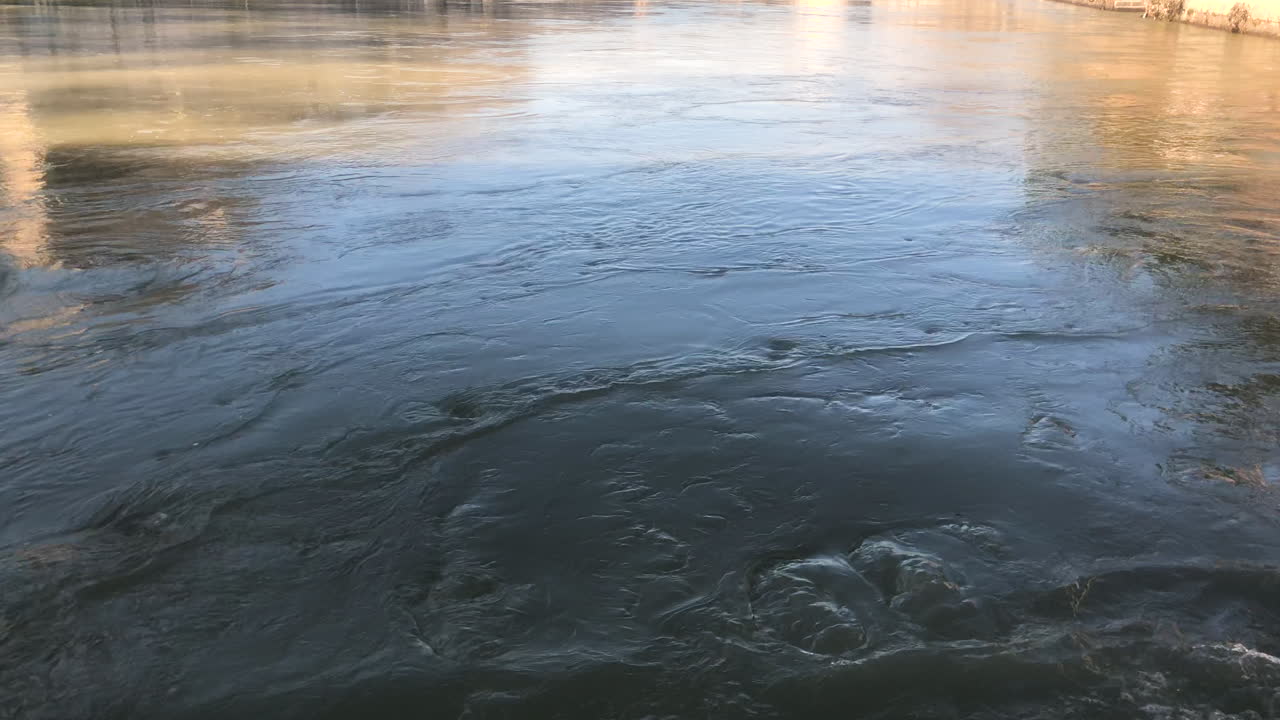 아름다운 물줄기의 부드럽고 조용한 부드러운 배경 풍경