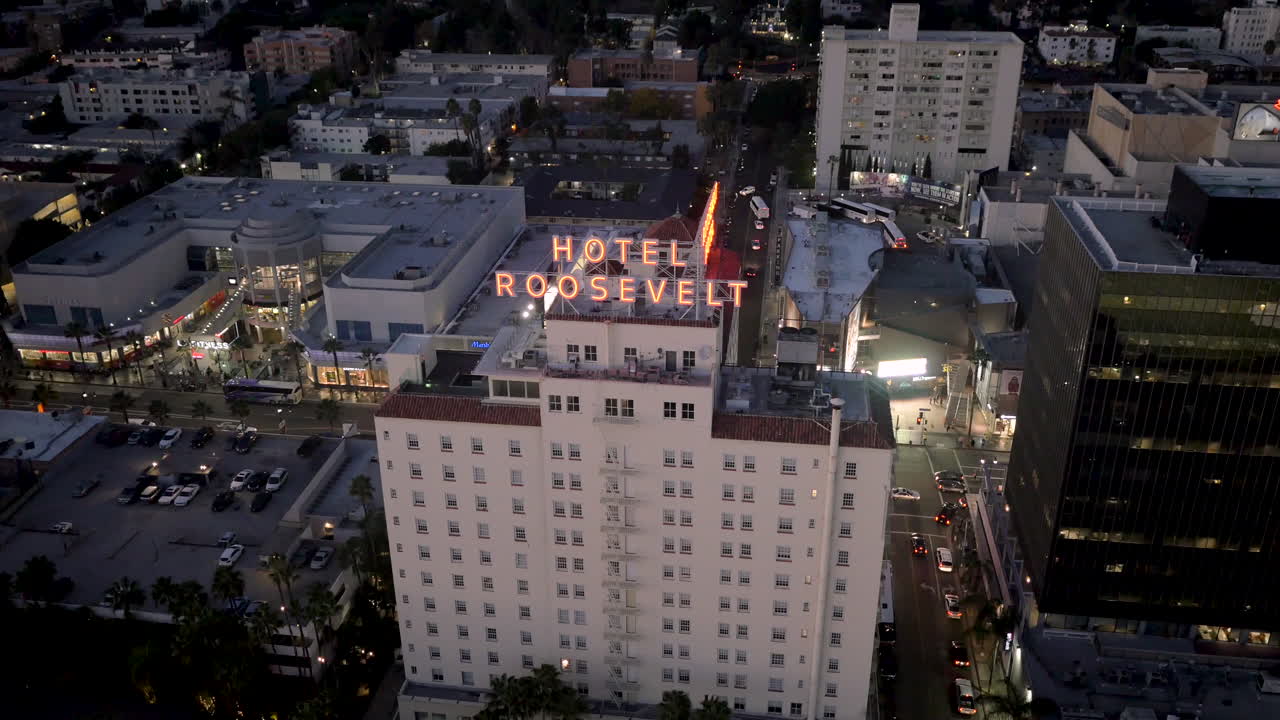 Vue aérienne de l'Hôtel Hollywood Roosevelt de nuit