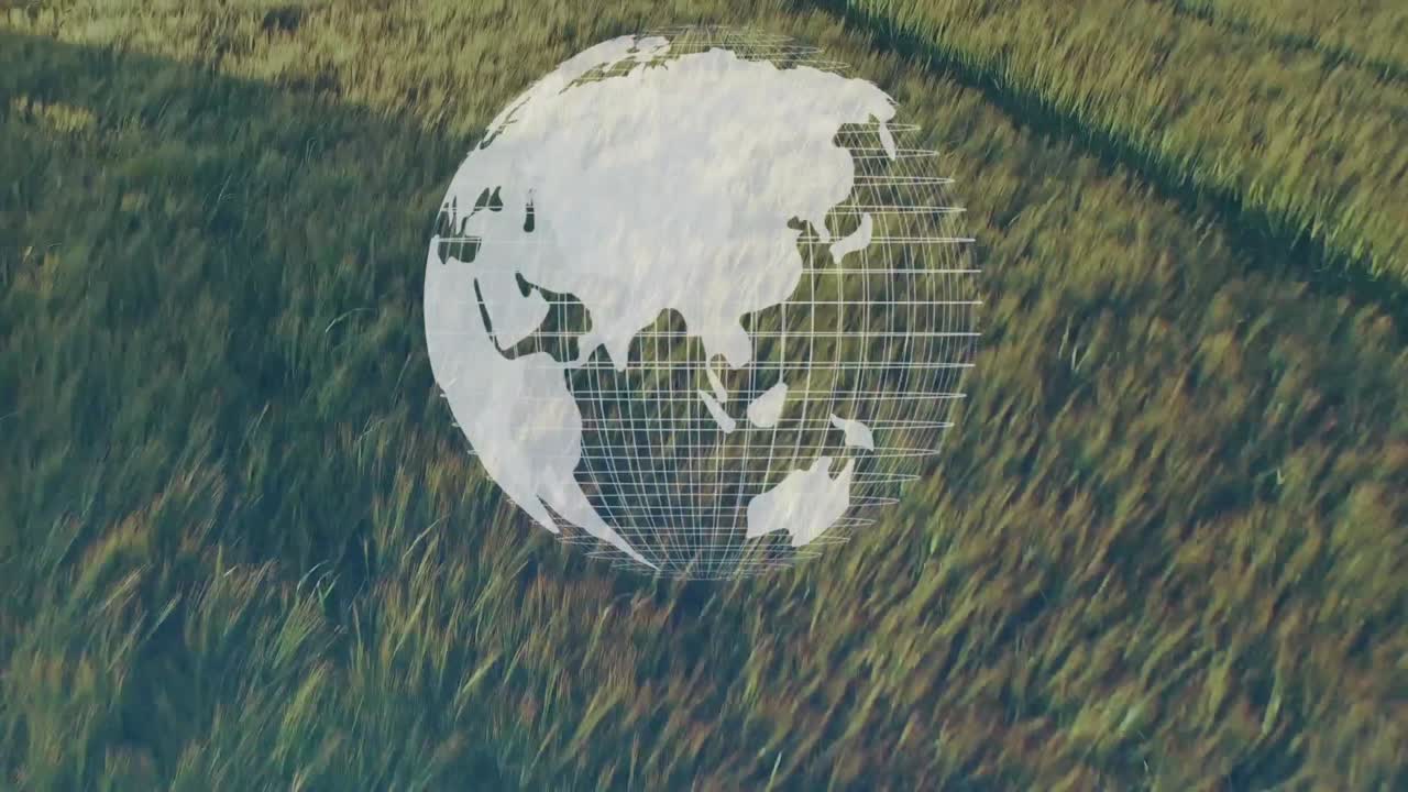 анимация земного шара над сельскохозяйственным полем