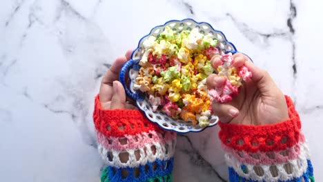 bocadillo de palomitas de maíz arcoíris