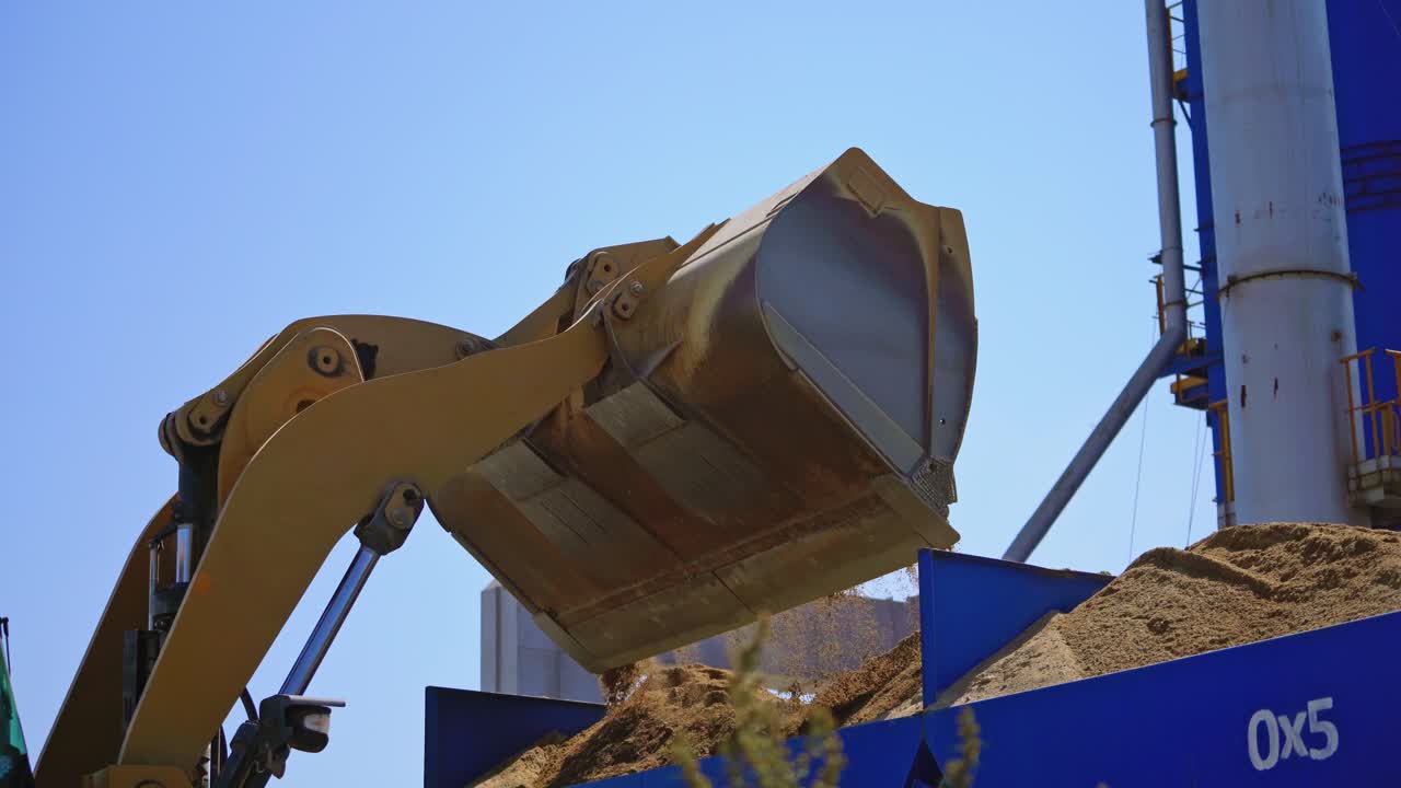 Industrial asphalt plant. Plant for the production of asphalt