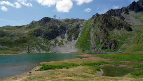 Lake-mountain-in-Tignes,-France