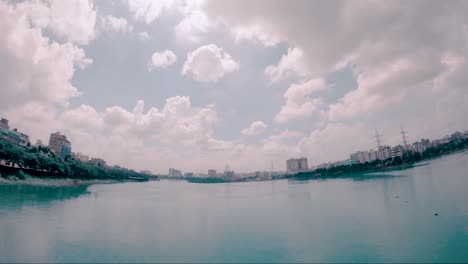 lapsos de tiempo del movimiento de las nubes en el día