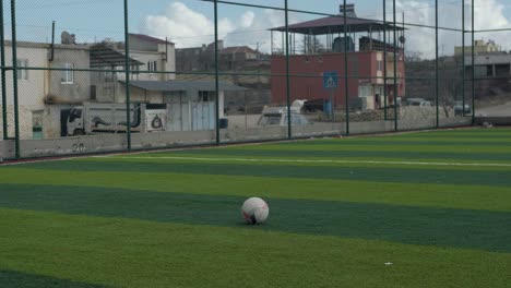 futbolista de tiro largo campo de fútbol