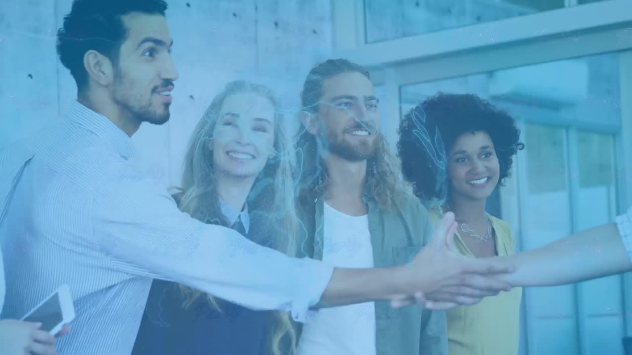 animación de fotos de redes sociales sobre compañeros de trabajo diversos y felices en la oficina