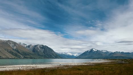 Zeitraffer-Der-Ruhigen-Alpinen-Landschaft-Am-Tekapo-See,-Neuseeland