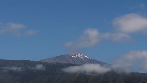 timelapse hecho desde lejos del pico del volcán teide