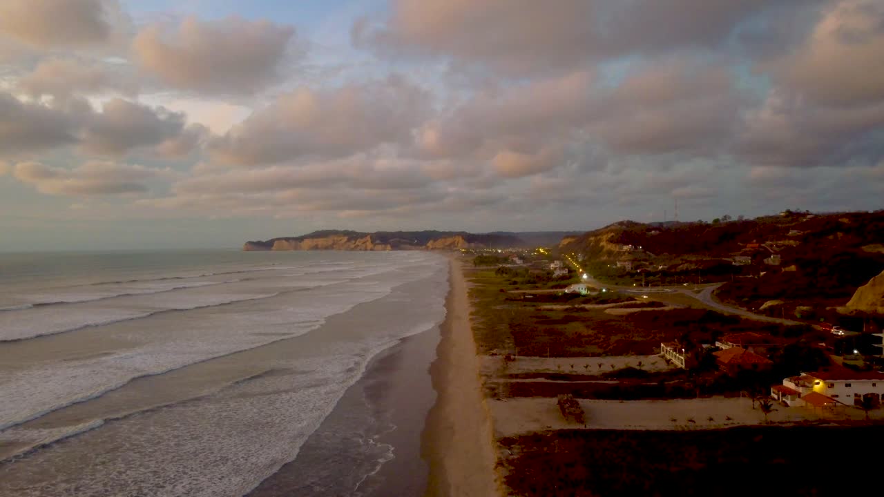 puesta de sol en la playa de canoa ecuador