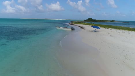 在加勒比海島的bequeve拍攝和拍攝風景的人