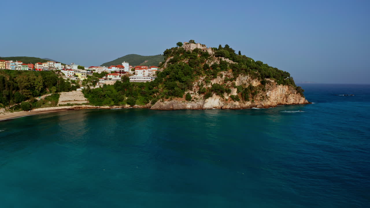 Veduta aerea di Parga nella regione dell'Epiro in Grecia