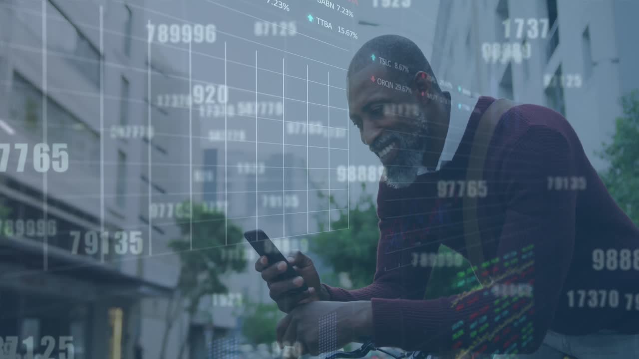 animazione di elaborazione dei dati contro un uomo afroamericano che usa uno smartphone per strada