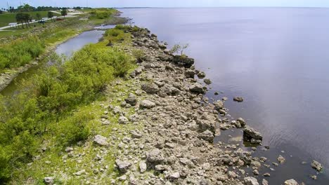 Lake-Okeechobee,-Uferlinie,-Luftaufnahme,-Hineinschieben