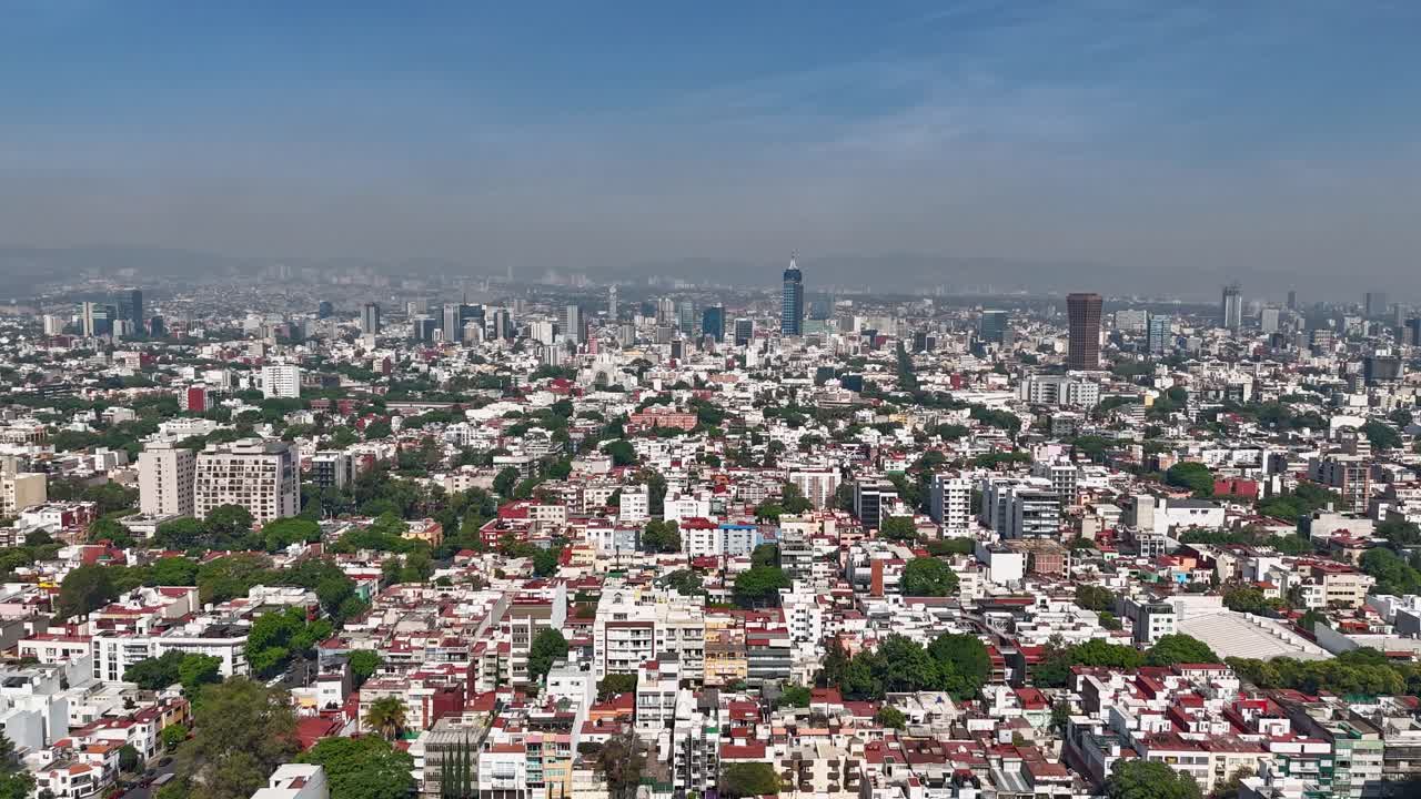 Hyperlapse of the Narvarte district with the CDMX skyline as a backdrop