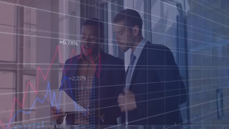 animación del procesamiento de datos financieros sobre diversas personas de negocios en la oficina