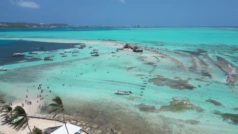 Haynes-Cay-Y-Rose-Cay-En-La-Isla-De-San-Andrés-En-Colombia-Durante-El-Verano