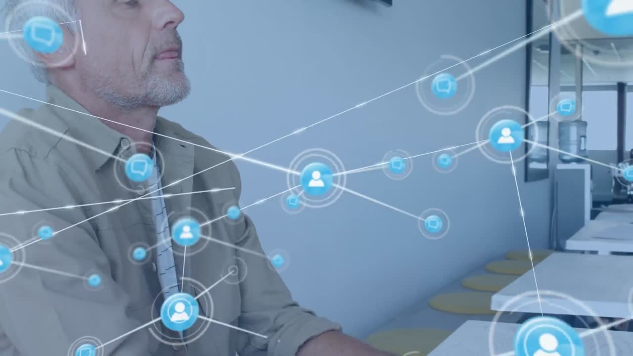 animación de una red de iconos digitales contra un anciano caucásico pensativo sentado en la oficina