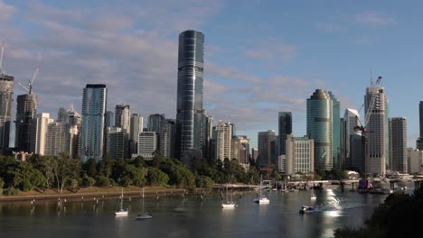 Wide-view-of-Brisbane-City,-viewed-from-Kangaroo-Point,-Queensland,-Australia