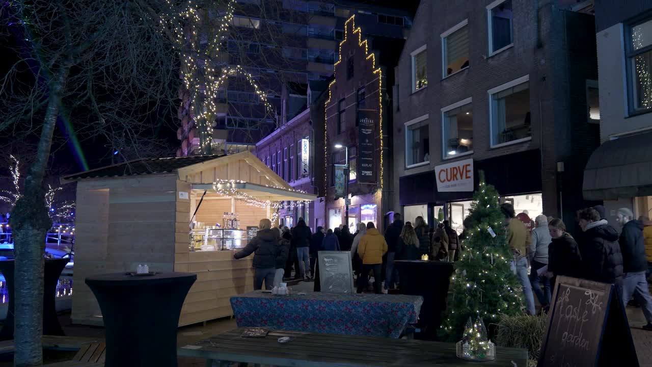 밤에 크리스마스 시장