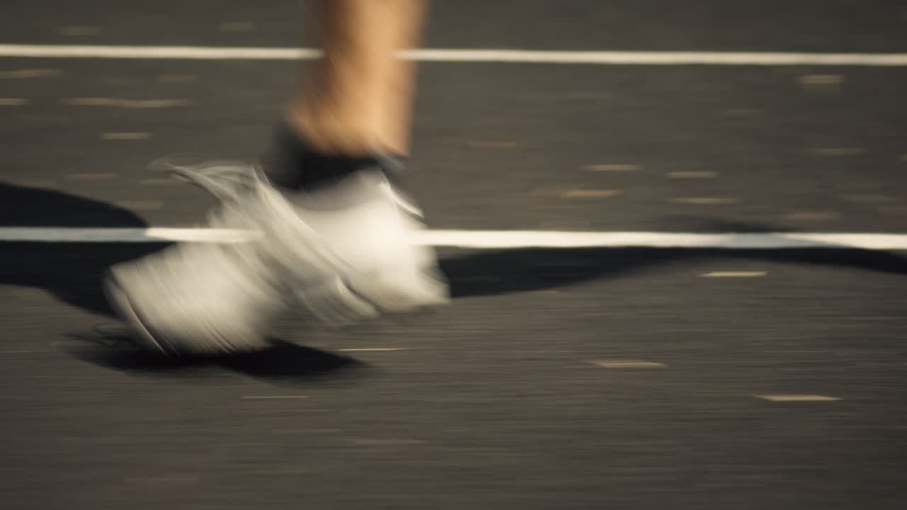 저녁에 스프린트에서 달리는 무좀