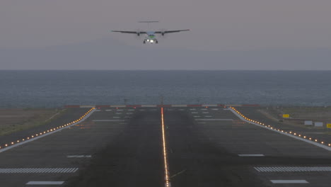 final approach of passenger jetliner