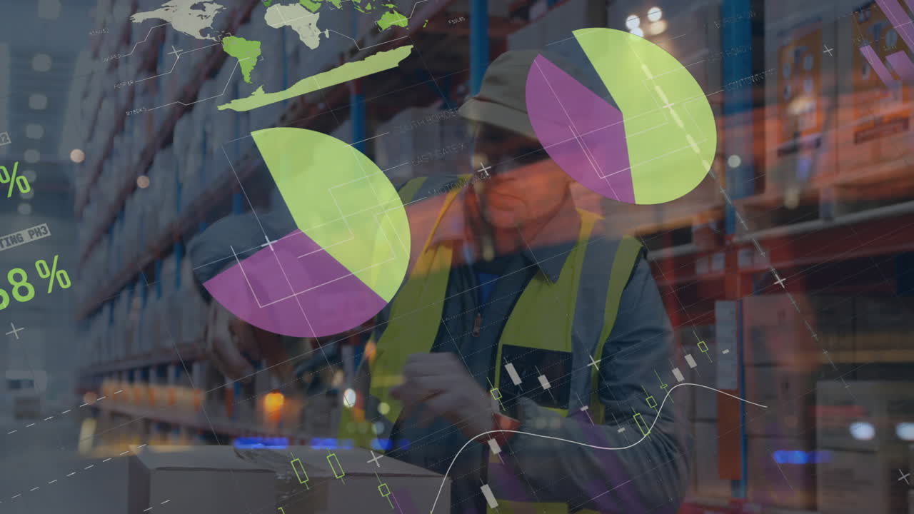 animación de gráficos y datos financieros sobre un trabajador de almacén caucásico