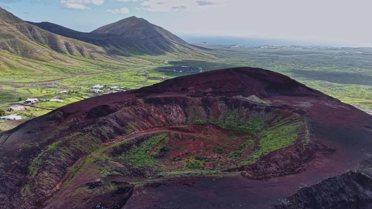 Verken het vulkanische landschap van Lanzarote in Spanje overdag
