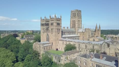 Luftaufnahme-Der-Kathedrale-Von-Durham-Im-Nordosten-Englands-An-Einem-Heißen-Sommertag