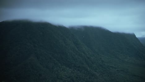 Bewölkte-Berghänge-In-El-Valle-De-Anton-In-Panama