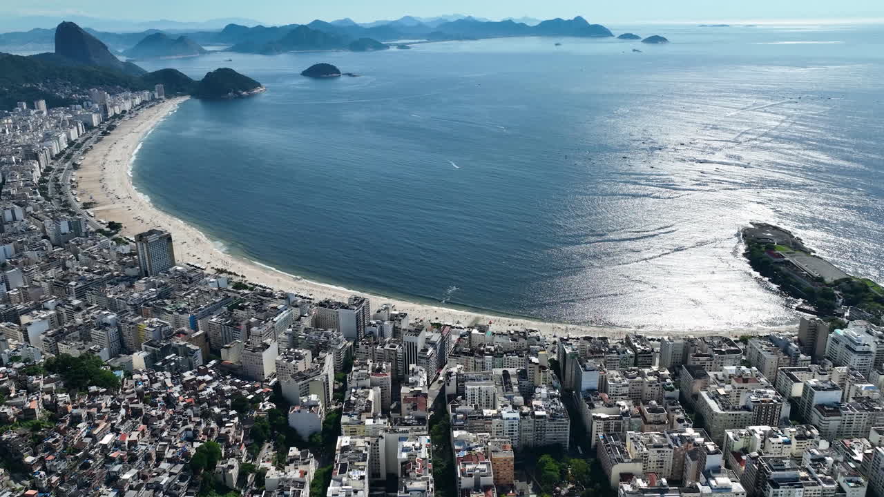 playa de copacabana en el centro de río de janeiro río de janeiro brasil