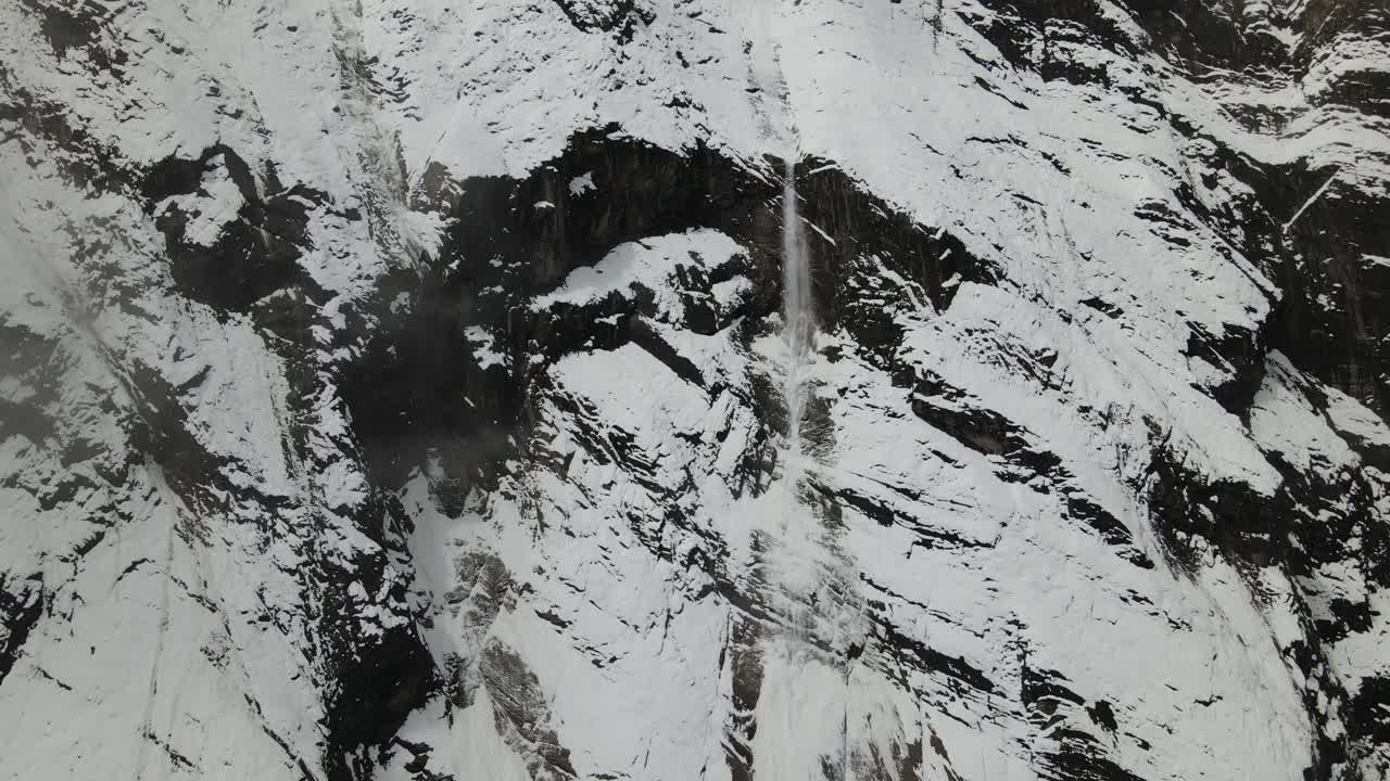 A stunning drone video following the route toward Manaslu Peak, revealing snowy slopes, towering ridges, and the raw high-altitude beauty of the Himalayan landscape